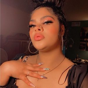 Meet your Posher, Salena